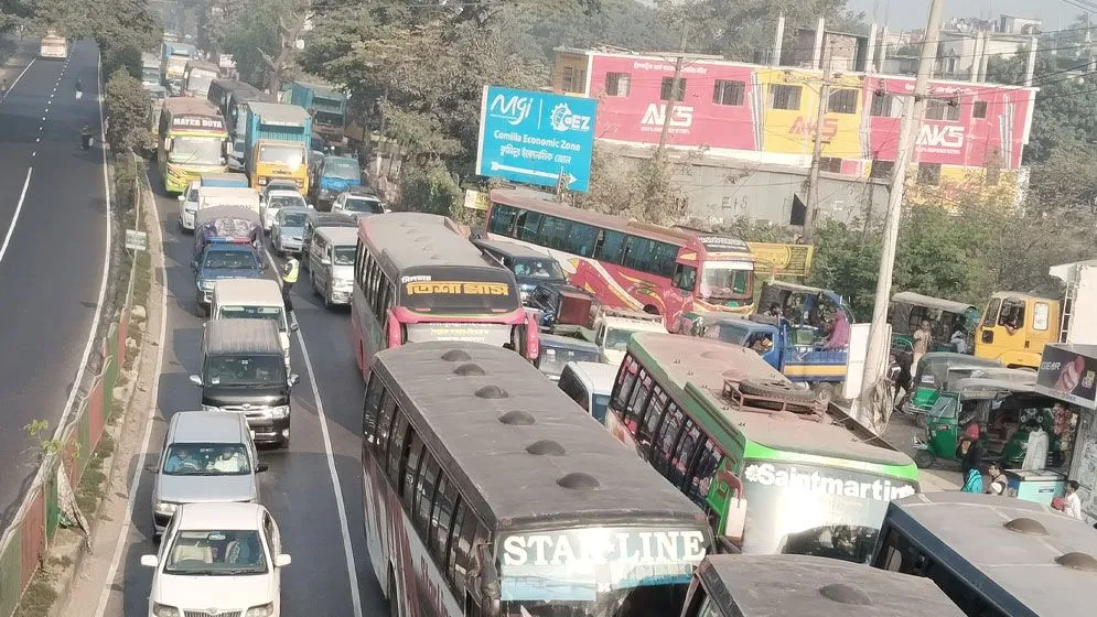 ঢাকা-চট্টগ্রাম মহাসড়কে ১৩ কিলোমিটার যানজট