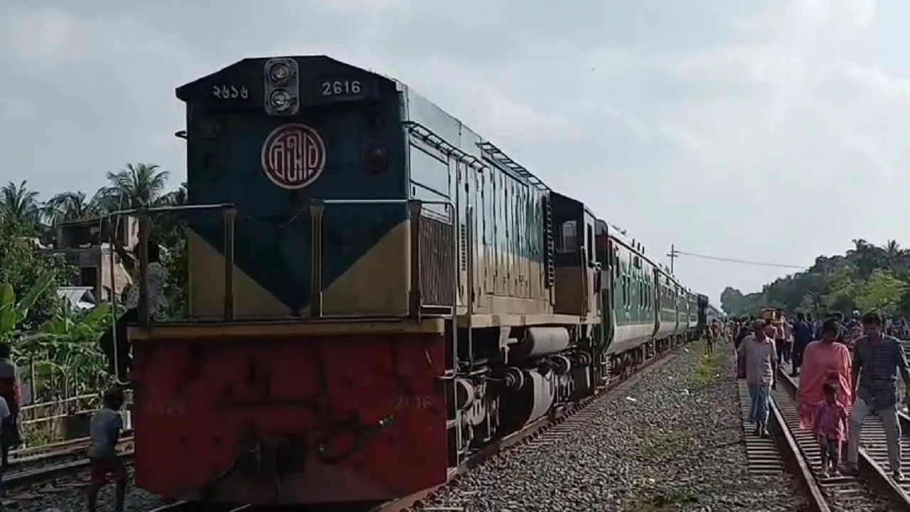 নীলফামারীতে ট্রেনের ধাক্কায় যুবকের মৃত্যু