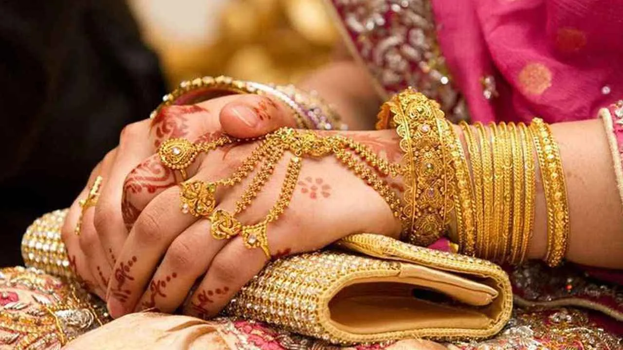 কমার পর স্বর্ণের দামে বড় লাফ