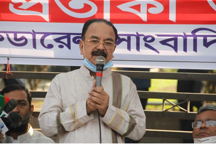 ‘খালেদা জিয়া গৃহবন্দী, আপনারা পানিবন্দী’