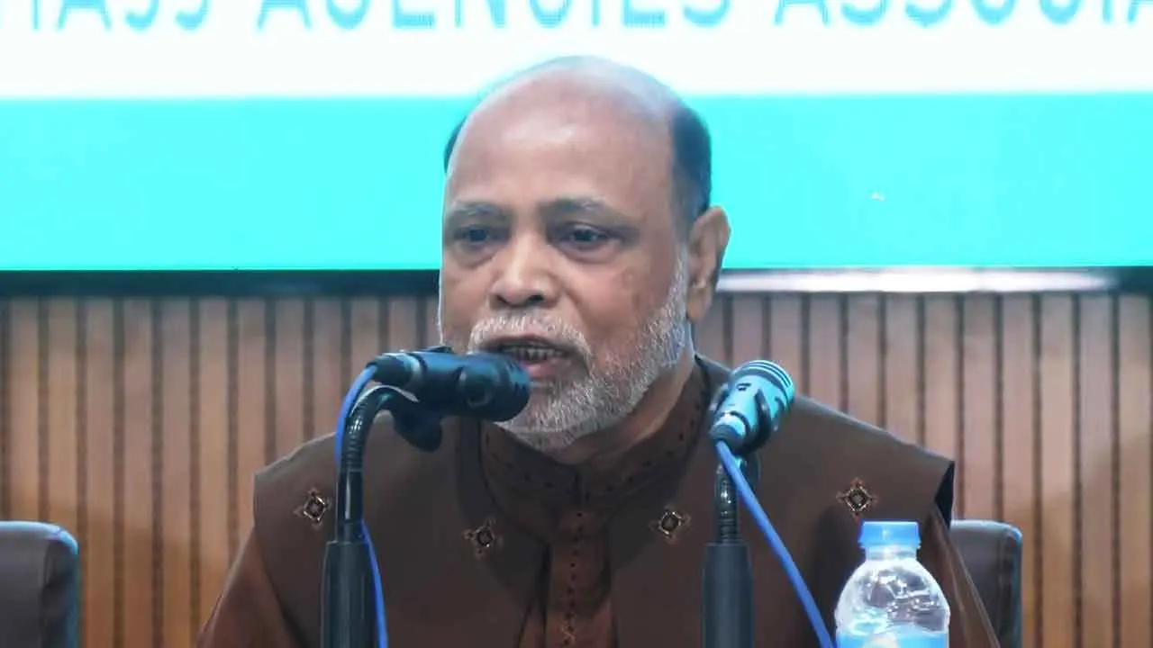 ‘হজের বিমান ভাড়া ১ লাখ টাকায় নামিয়ে আনা সম্ভব’