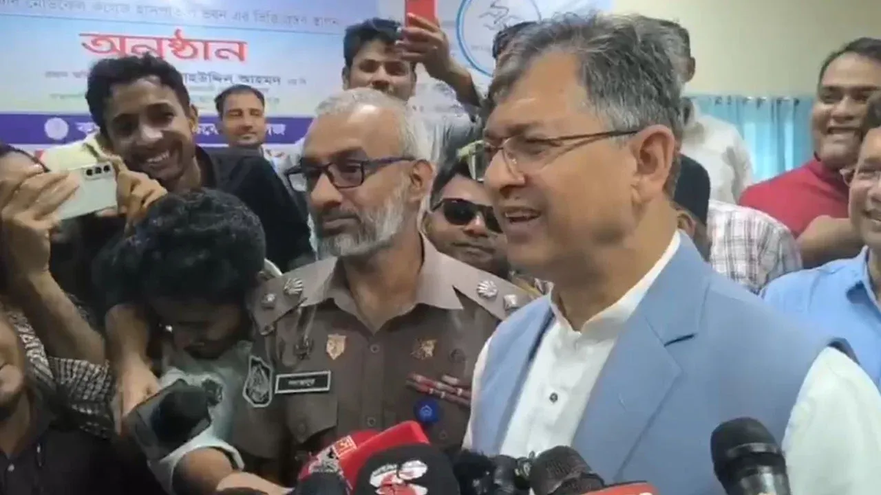 ‘কিসের হাসিনা?  তার চেহারা কি দেখা গেছে?’