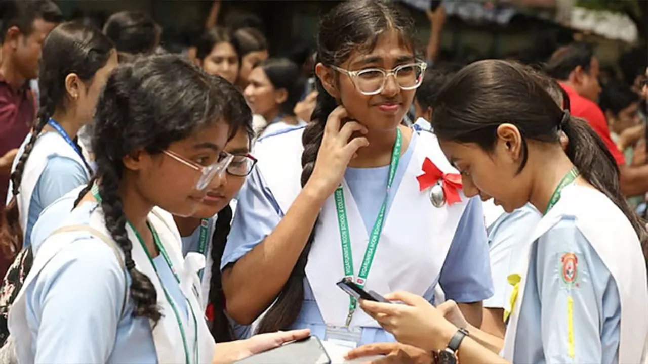 পাসের হারে এগিয়ে ঢাকা, পিছিয়ে কুমিল্লা বোর্ড