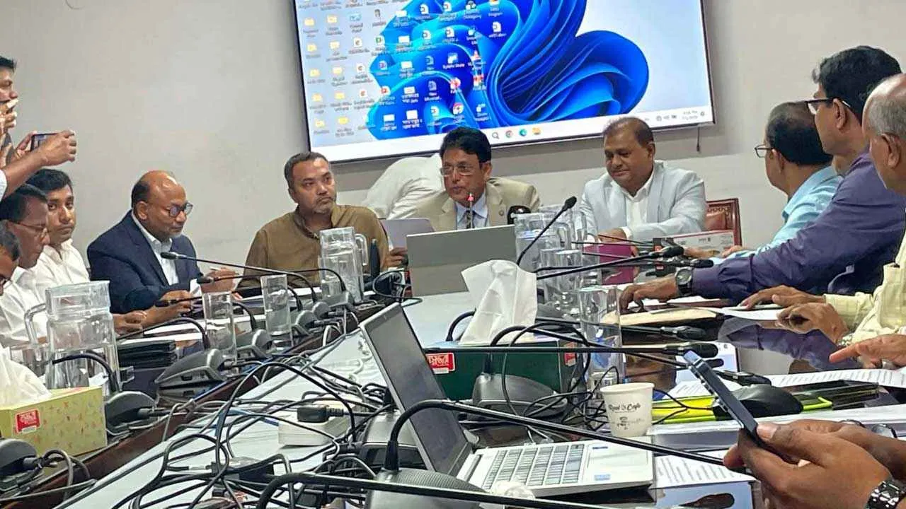 অভিন্ন প্রশ্নপত্রে হবে এইচএসসি, সরাসরি মনিটরিং হবে সব কেন্দ্র