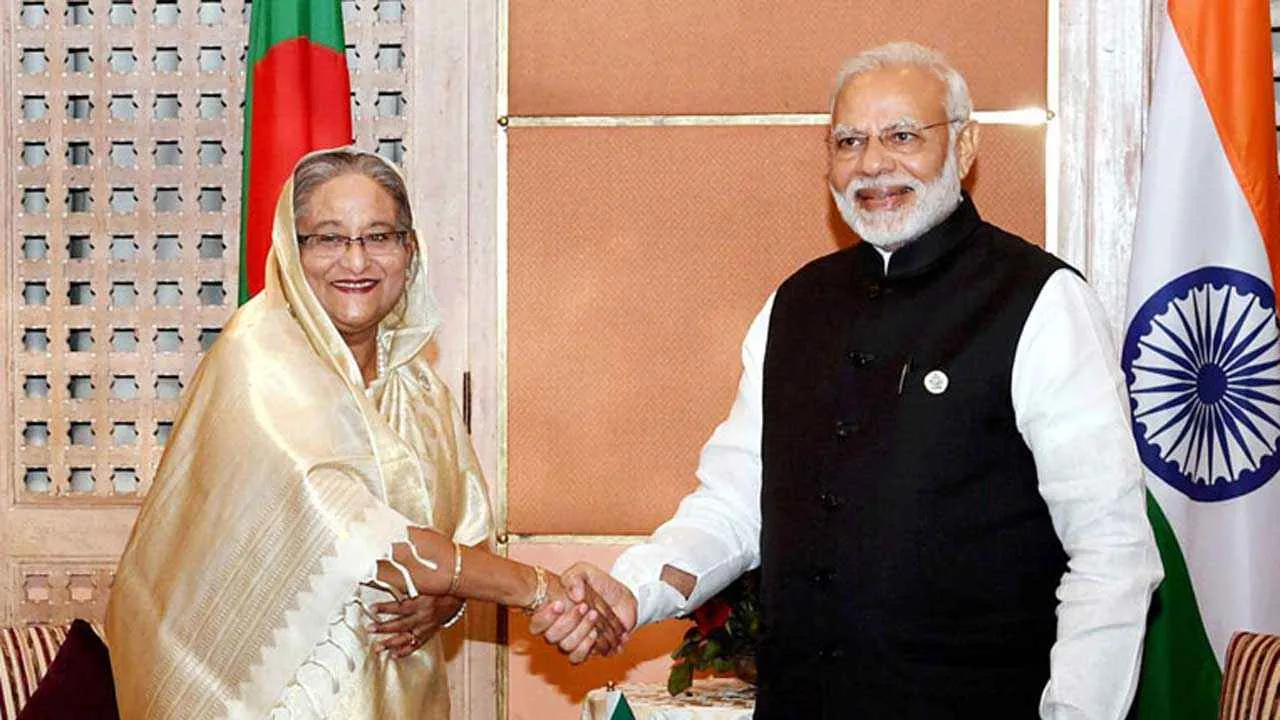 মোদির সঙ্গে প্রধানমন্ত্রীর বৈঠক, বাংলাদেশ সফরের আমন্ত্রণ