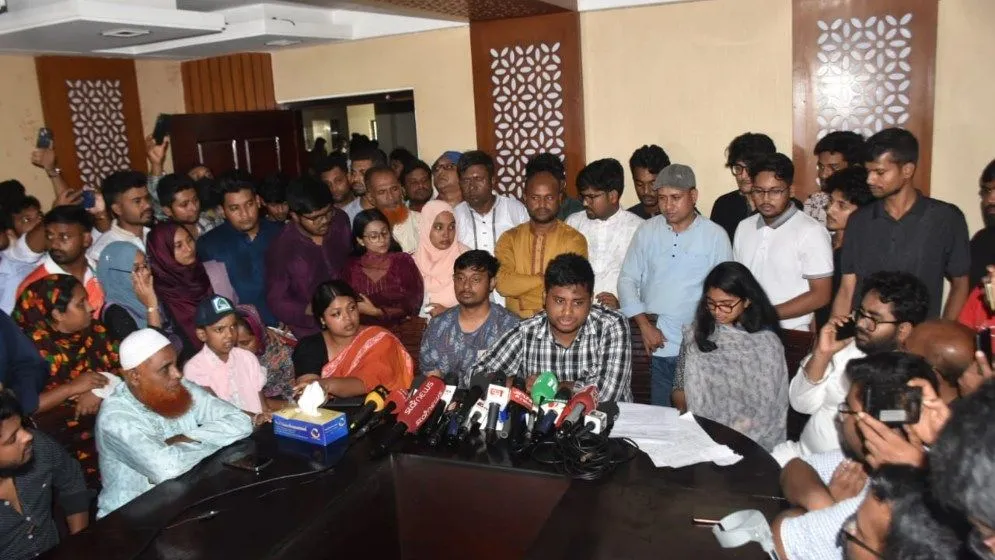 ভোটের আশায় ৩২ নম্বর ভাঙাকে ‘মব’ বলছেন কিছু নেতা : হাসনাত আব্দুল্লাহ