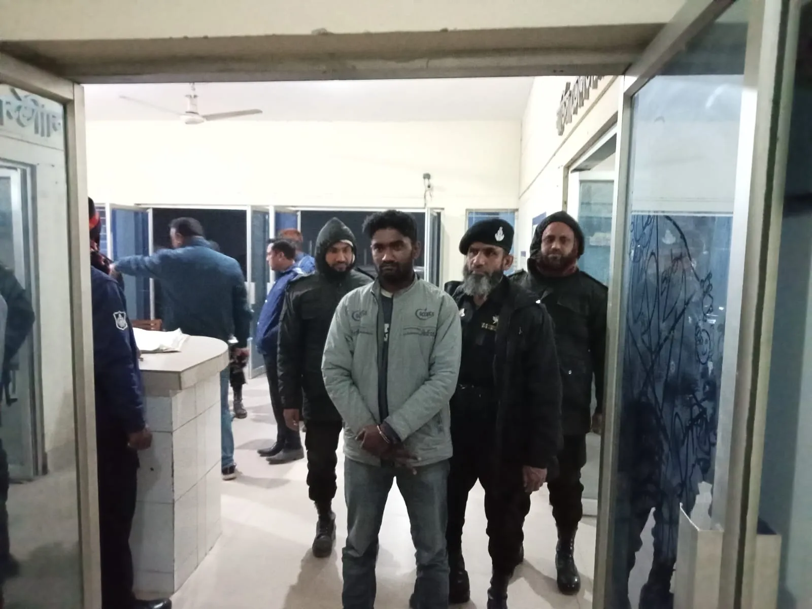 গৃহবধূ জুই হত্যাকাণ্ডে স্বামী আলী র‍্যাবের হাতে আটক