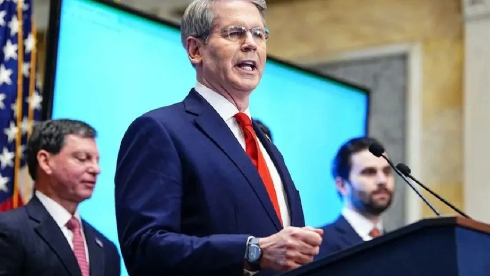 হরমুজে ইরানের প্রতিরক্ষা গুঁড়িয়ে না দেওয়া পর্যন্ত অভিযান চলবে: মার্কিন অর্থমন্ত্রী