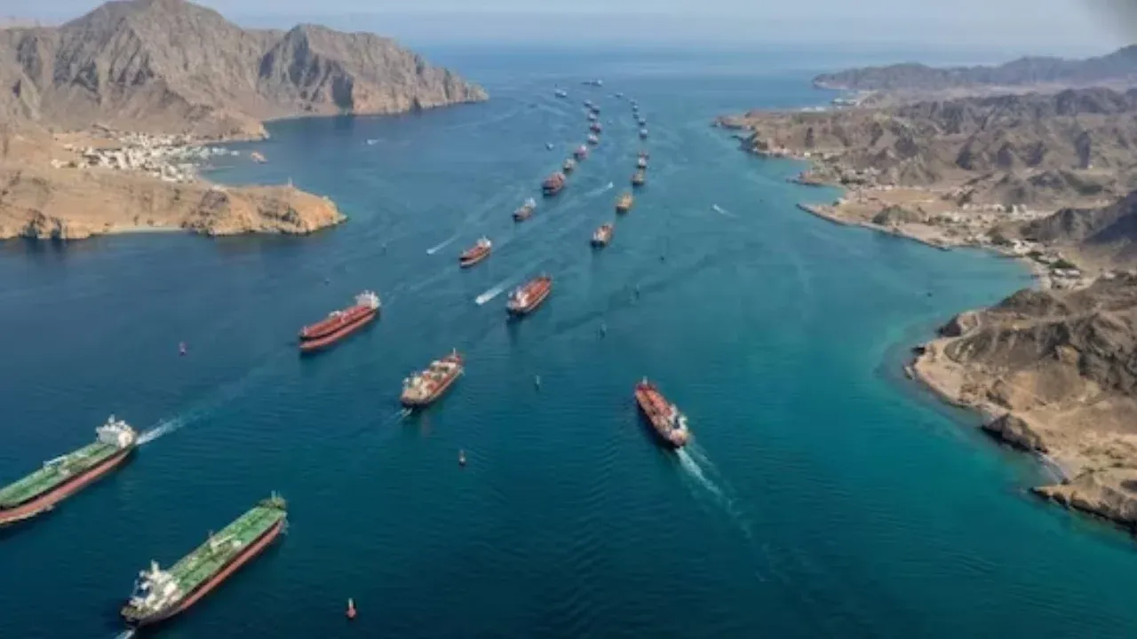 হরমুজ প্রণালিতে চলাচলে যেসব দেশের জাহাজকে অনুমতি দিল ইরান