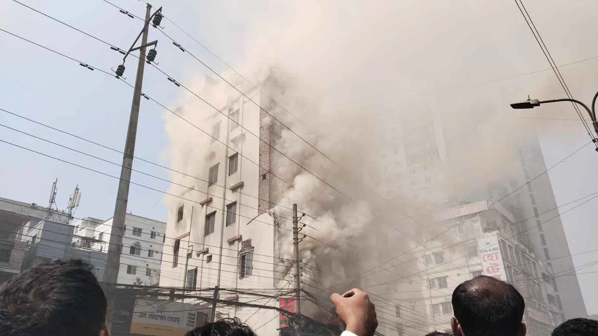 শাহজাদপুরে হোটেলে আগুন, চারজনের মরদেহ উদ্ধার