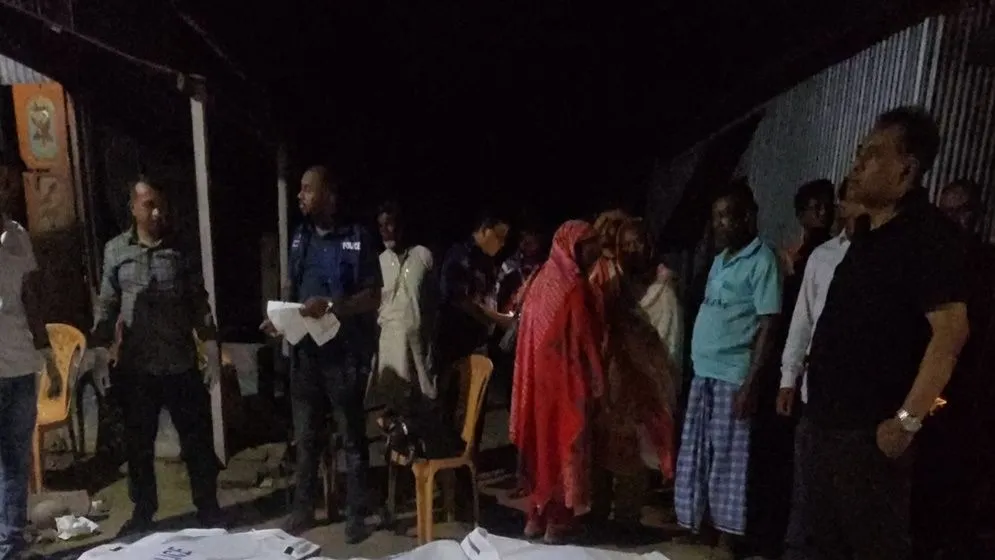 কুড়িগ্রামে ট্রাক-মাইক্রোবাস মুখোমুখি সংঘর্ষ, নিহত ৩