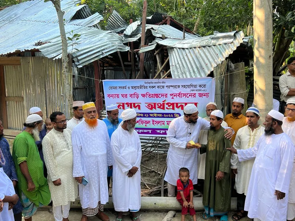 ঘূণিঝড়ে ক্ষতিগ্রস্থদের গৃহ নির্মানে সাধ্যমতো পাশে দাঁড়াবার চেষ্টা করছি : ড. মাসুদ