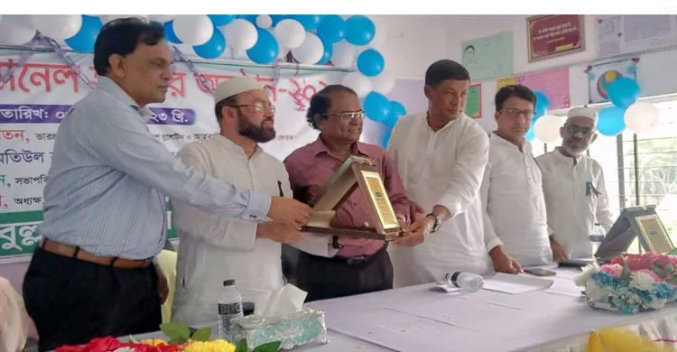 সম্মাননা পেলেন সাংবাদিক রফিকুল ইসলাম রতন