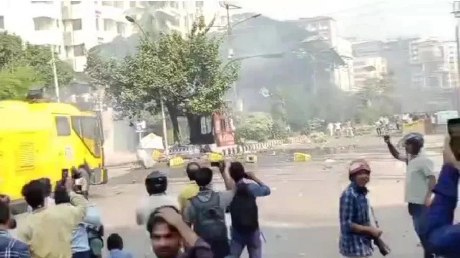 DB: BNP men attack police, vandalize cars in Kakrail