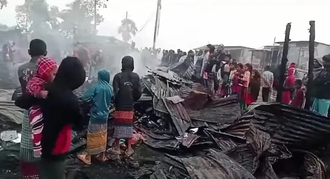 নোয়াখালীতে আগুনে  পুড়ল ১১ দোকান