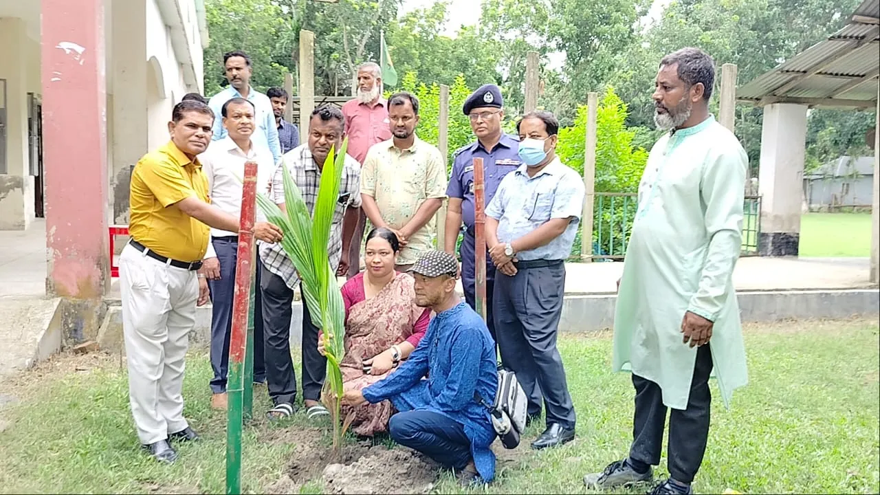 বিশ্ব পরিবেশ দিবস উপলক্ষে র্্যালী ও বৃক্ষ রোপন কর্মসূচী পালিত