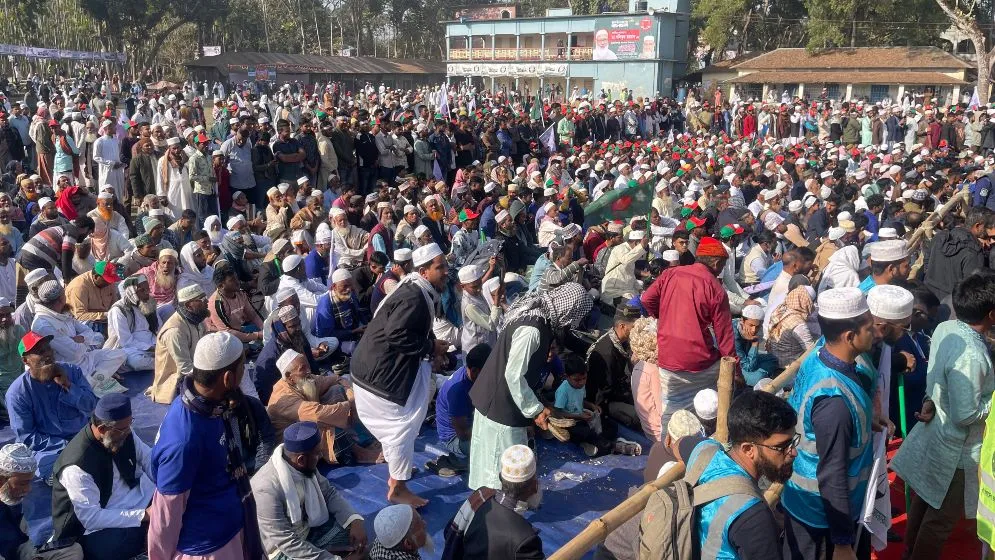 বরিশালে জামায়াতের জনসভায় মানুষের ঢল
