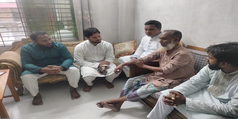 শহীদ রেদুয়ান হুসাইন সাগরের পরিবারের সাথে সাক্ষাৎ করেন ছাত্রশিবিরের সেক্রেটারি জেনারেল