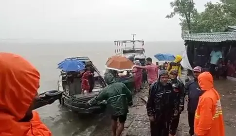 শঙ্কা কেটেছে, স্বাভাবিক হচ্ছে উপকূল