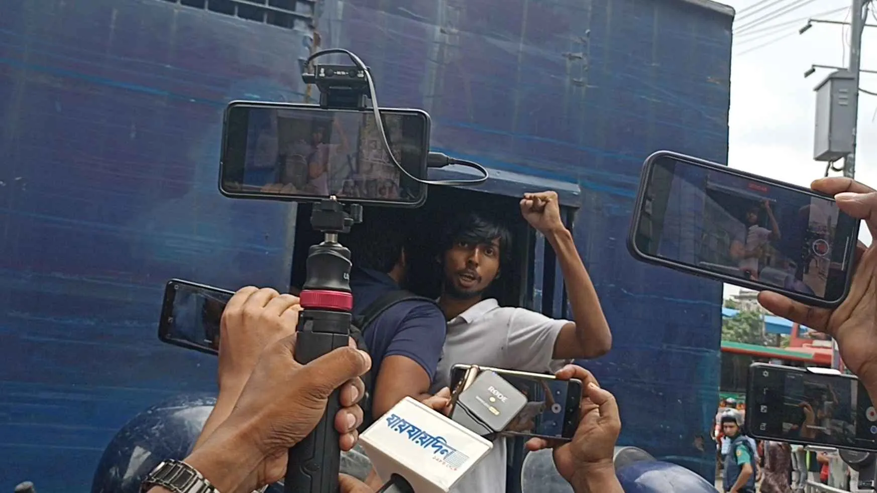 পল্টন মোড় থেকে ৪ আন্দোলনকারী আটক