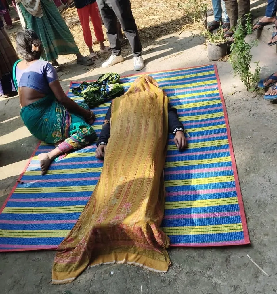 ছিটকে পড়ে কলেজছাত্রের মৃত্যু