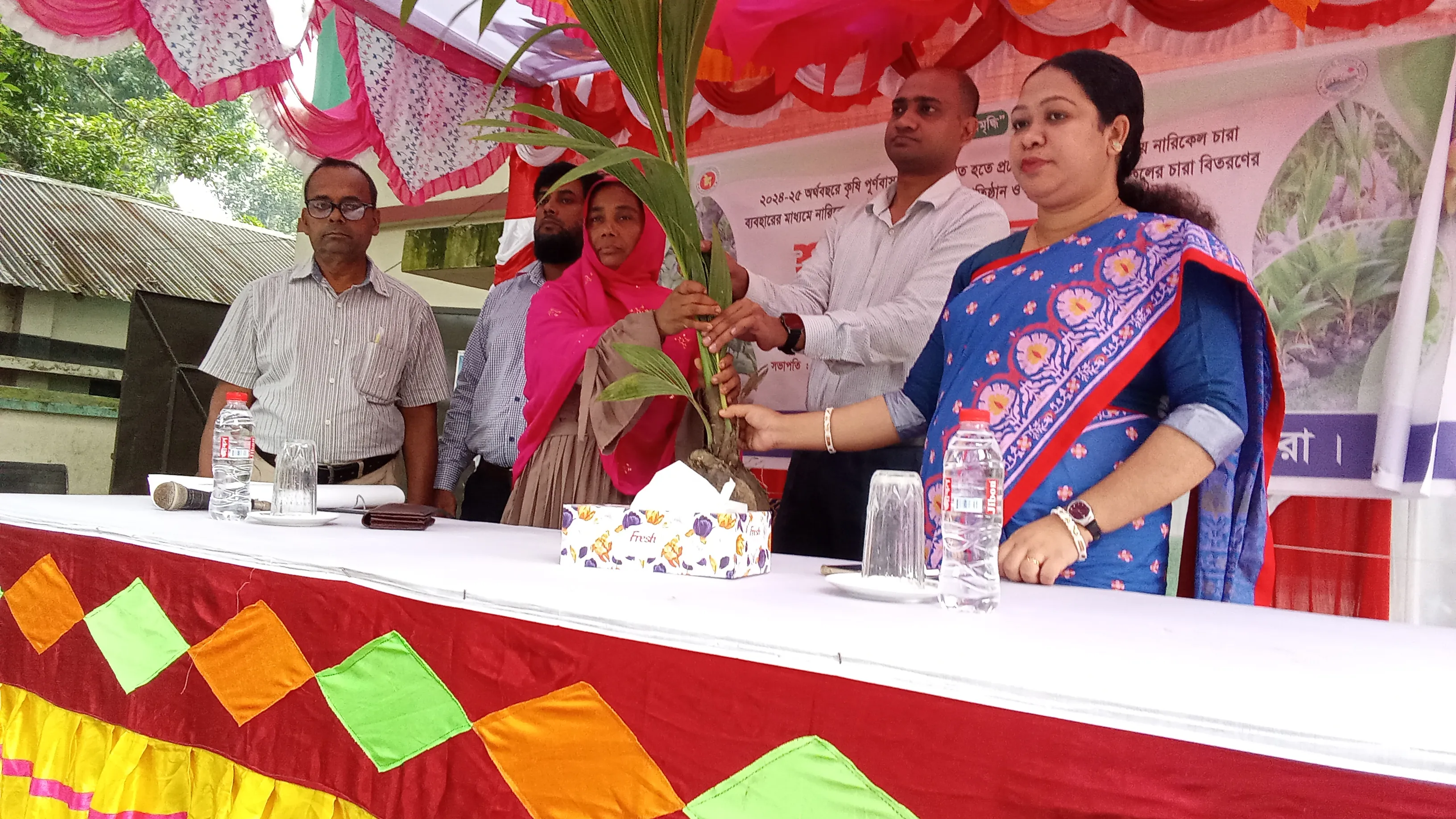 মাগুরায় জাতীয় ফল মেলার উদ্বোধন ও নারিকেল গাছের চারা বিতরণ