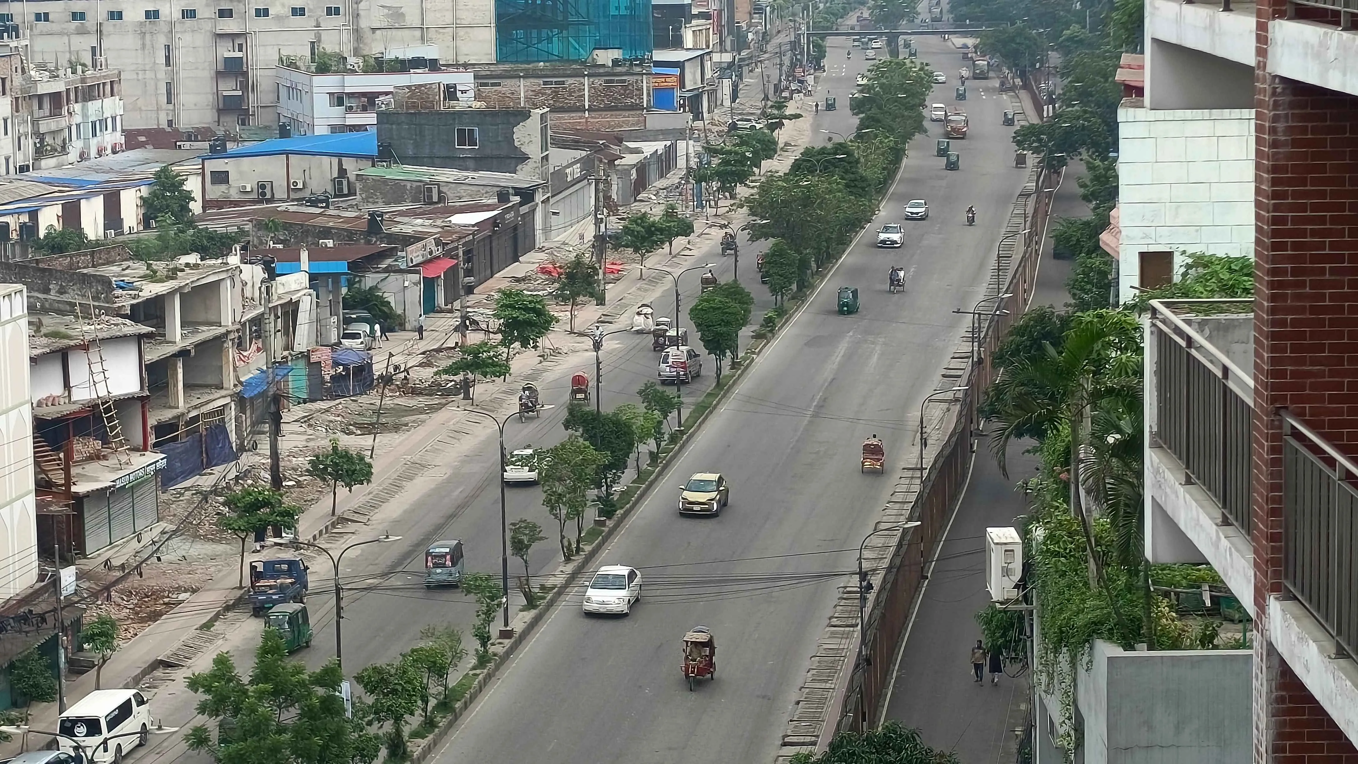 ঈদের দ্বিতীয় দিনেও ঢাকায় নেই যানজট, ফাঁকা সড়কে স্বস্তির যাতায়াত