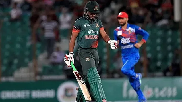 দ্রুত ৩ উইকেট হারিয়ে বিপদে বাংলাদেশ