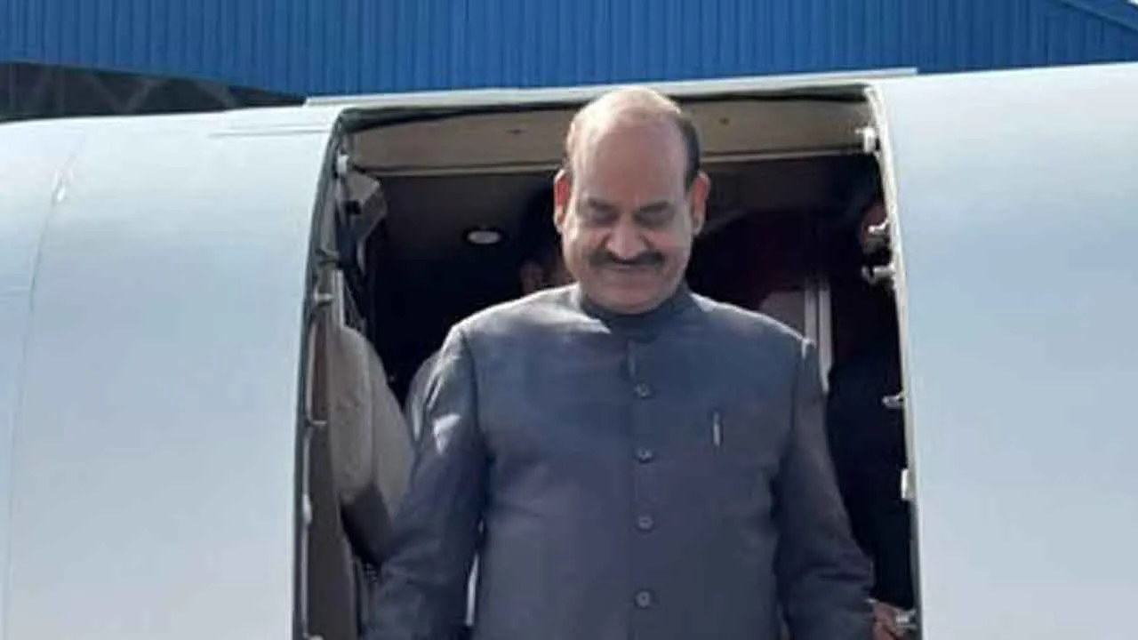 মন্ত্রিসভার শপথ অনুষ্ঠানে অংশ নিতে ঢাকায় ভারতের লোকসভার স্পিকার