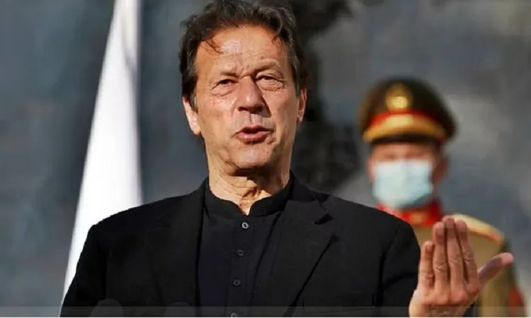 Govt taking country to verge of collapse: Imran