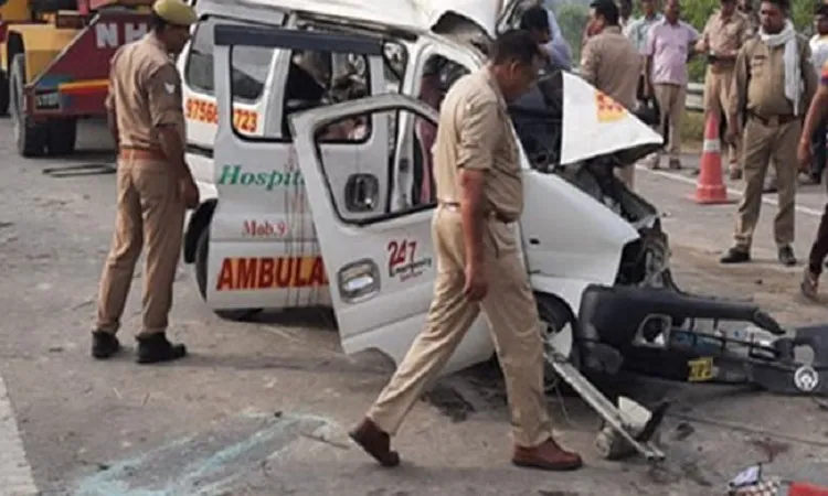 ভারতে অ্যাম্বুলেন্স-ট্রাক সংঘর্ষ, নিহত ৭