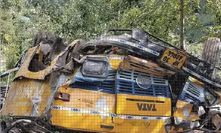 ভারতে বাস দুর্ঘটনায় স্কুল শিক্ষার্থীসহ নিহত ১৬