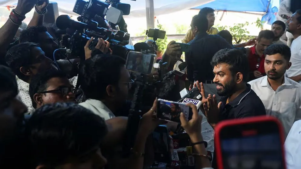 এবার ভারতের প্রধান নির্বাচন কমিশনারের পদত্যাগ চেয়ে আন্দোলনে ককরোচ জনতা পার্টি