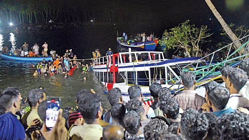 22 dead after India boat capsizes
