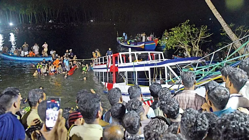 22 dead after India boat capsizes