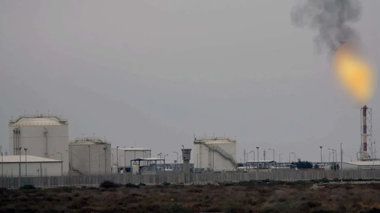 তেল স্থাপনা ও বিদ্যুৎকেন্দ্রে হামলার হুঁশিয়ারি ইরাকি গোষ্ঠীর