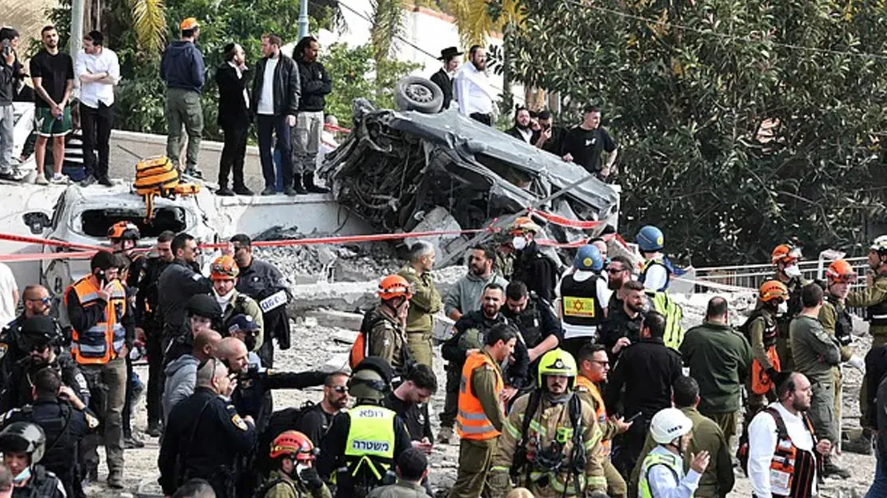 ইসরাইলে ইরানের ক্ষেপণাস্ত্র হামলায় নিহত বেড়ে ৮