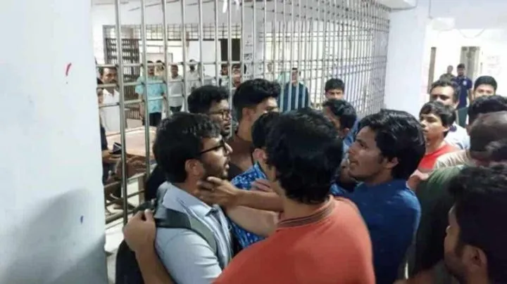 জবিতে শিক্ষক ও নেতাদের ওপর ছাত্রদলের হামলার অভিযোগ