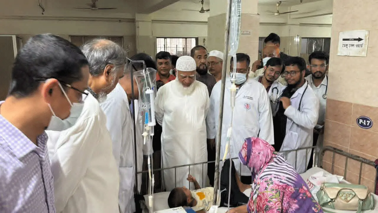 হাম আক্রান্ত শিশুদের দেখতে হাসপাতাল পরিদর্শন জামায়াত আমিরের