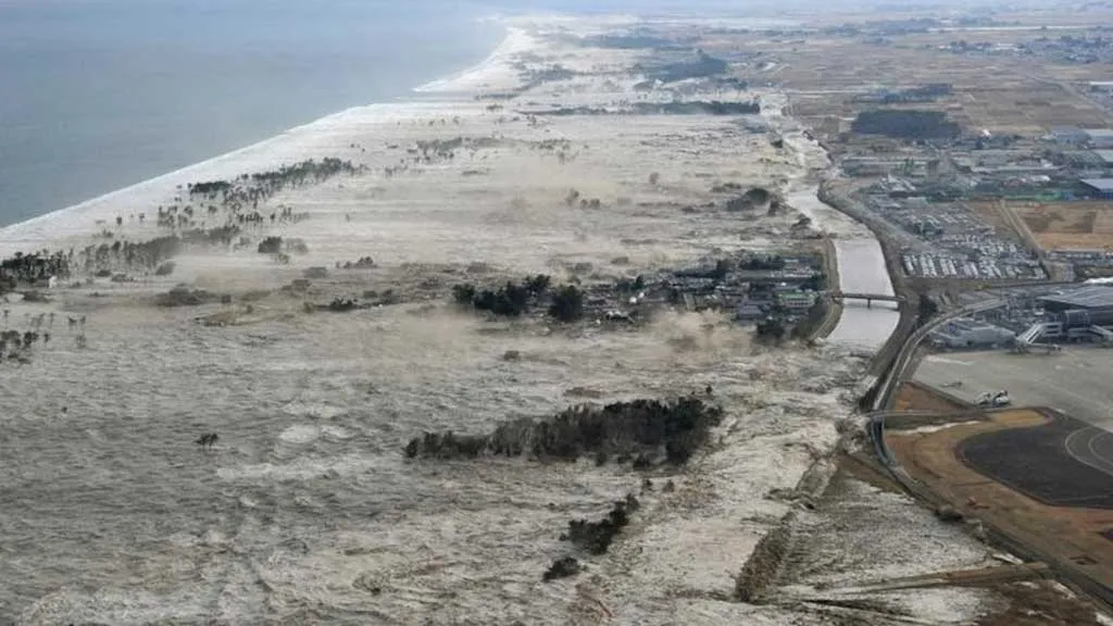 Japan issues tsunami alert after 7.6 quake