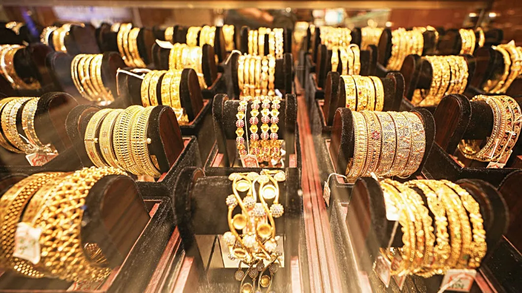 22-carat gold now Tk 127,942 a bhori, a new record