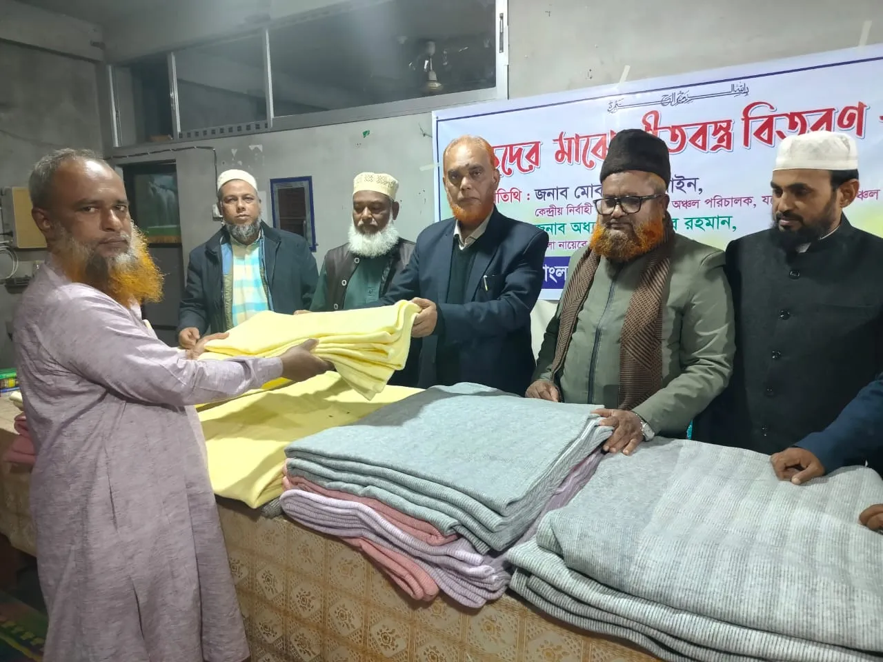 বিপদগ্রস্ত মানুষের পাশে দাঁড়ানোর জন্য বিত্তবানদের প্রতি আহবান জামাতের