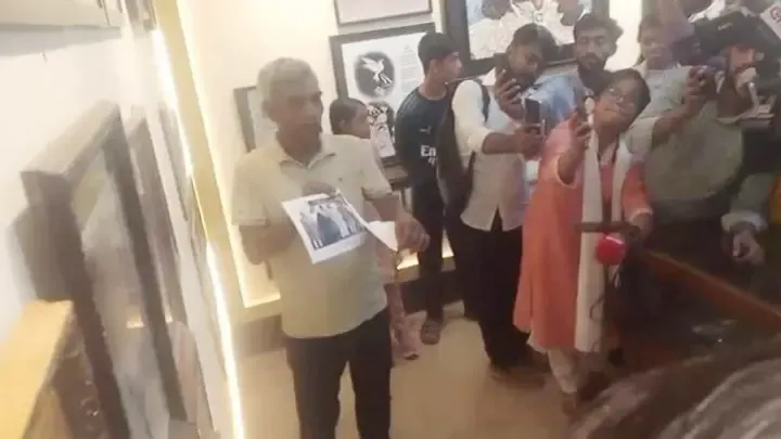 ডাকসুতে থাকা জিন্নাহর সেই ছবি ছিঁড়ে ফেললেন তৈয়ব হাবিলদার