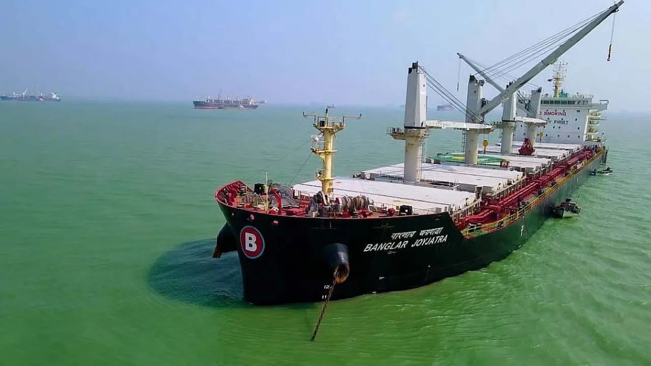 হরমুজ প্রণালীর দিকে অগ্রসর হচ্ছে বিএসসি’র জাহাজ ‘বাংলার জয়যাত্রা’