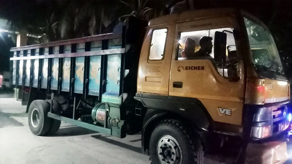 কাশিয়ানীতে ছিনতাই হওয়া তেলবাহী ট্রাক মিলল গজারিয়ায়