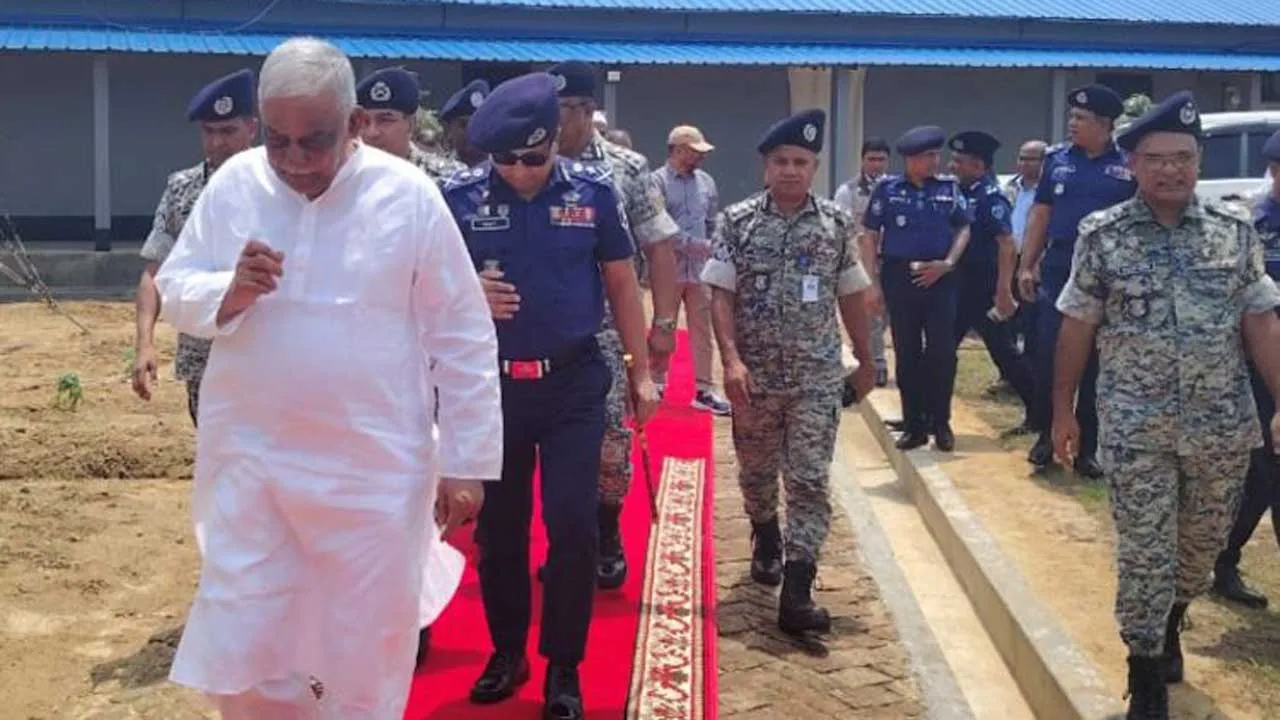 রোহিঙ্গাদের ফেরাতে না পারলে যে শঙ্কার কথা জানালেন স্বরাষ্ট্রমন্ত্রী