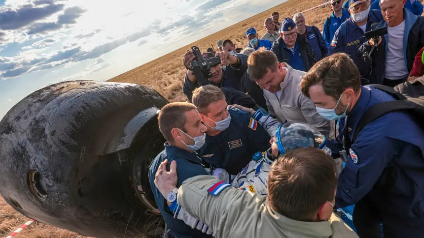 3 astronauts land in Kazakh steppe after a year on ISS