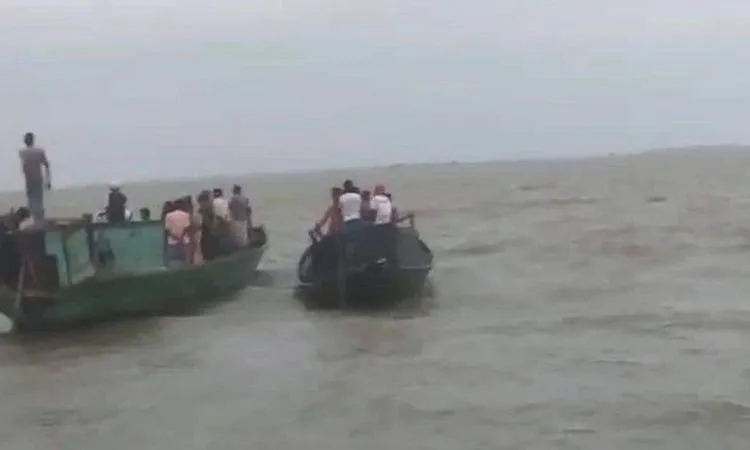 কিশোরগঞ্জে নৌকাডুবি, বাবা-ছেলেসহ মৃত ৩