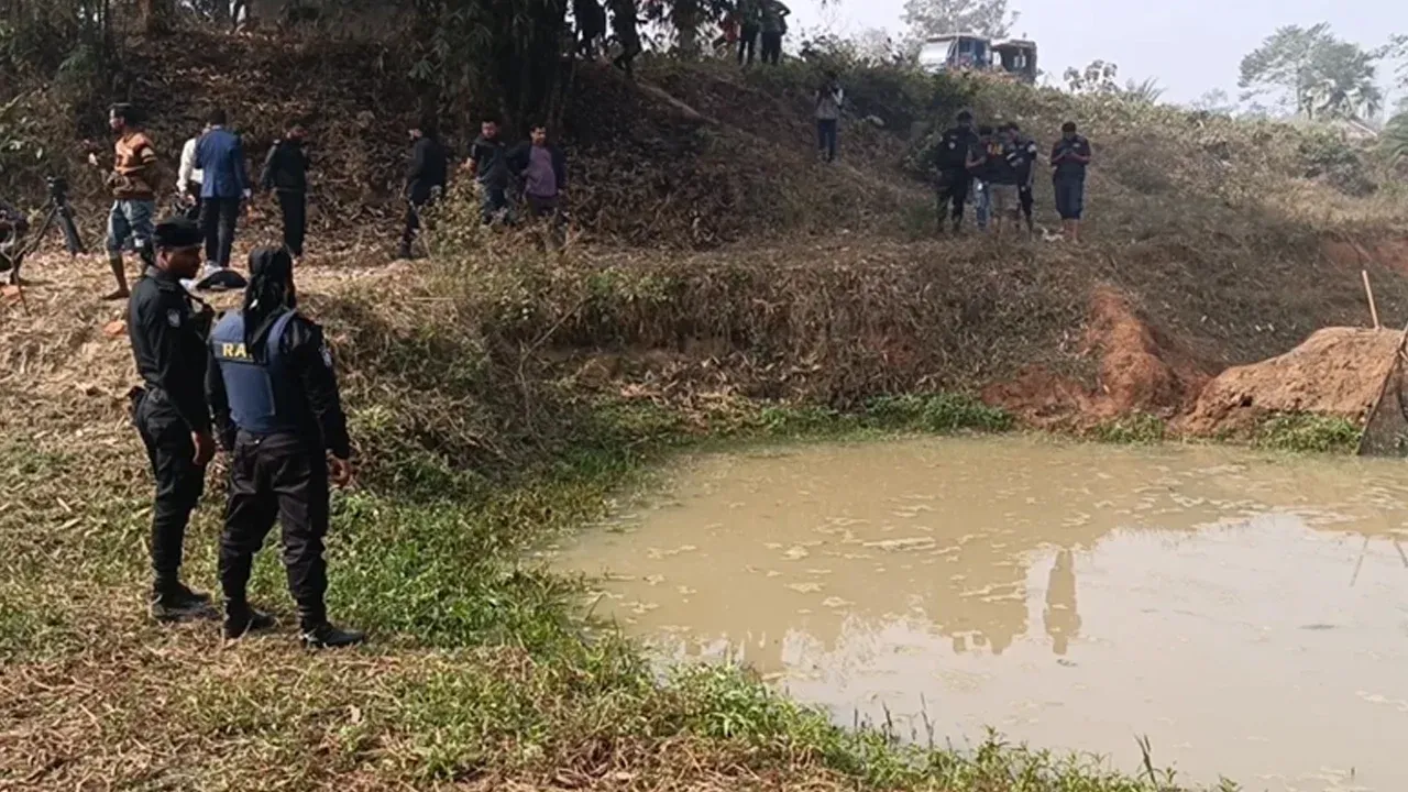 কুমিল্লায় র‌্যাবের অভিযানে বিপুল পরিমাণ অস্ত্র উদ্ধার