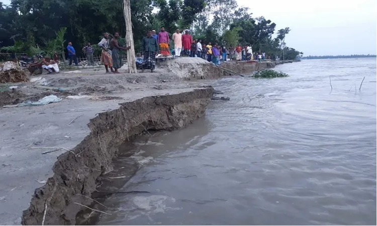 তিস্তার ভাঙনে মানচিত্র থেকে হারাচ্ছে গ্রামের পর গ্রাম